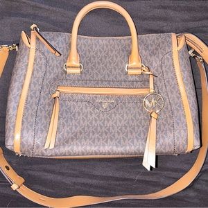 Michael Kors Carine Medium logo satchel